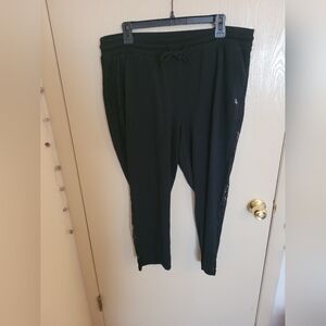 Torrid Black Vintage Stretchy Casual Capris With Lace Panels Womens Size 2XL